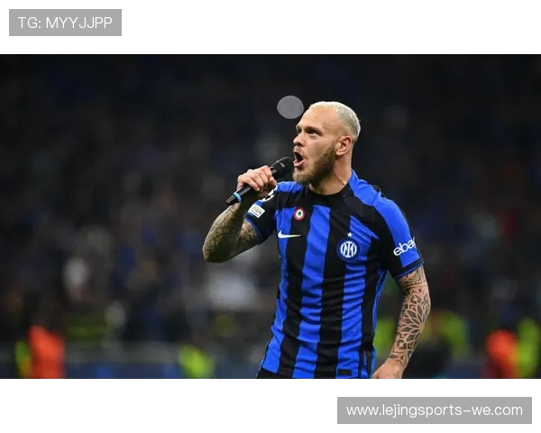 《2026年足球转会窗口：巨星加盟新球队，转会市场动荡与机遇并存》